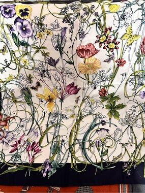 GUCCI ❤️🌟 FLORAL BOTANICAL SILK SCARF W/  MULTICOLOR BLOOMS ITEM #5513171